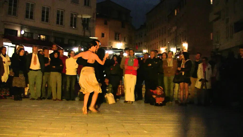 Video thumbnail for Esteban Moreno et Alessandra Rizzotti  dansent une milonga au Belvédère