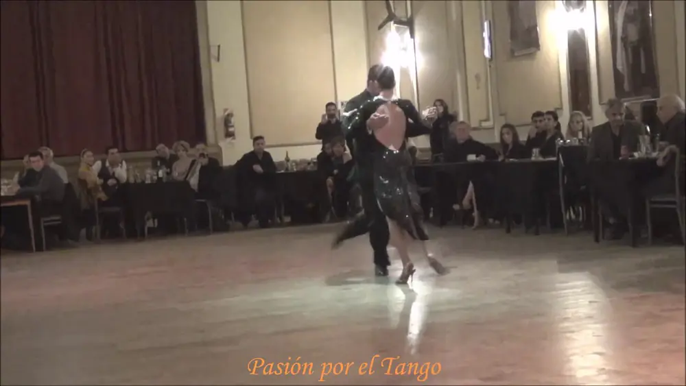 Video thumbnail for DAIANA PUJOL y FRANCISCO FORQUERA Bailando el Vals LA TAPERA en YIRA YIRA MILONGA