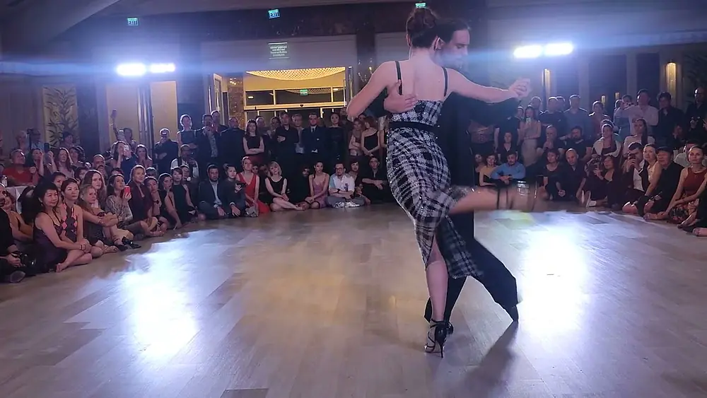Video thumbnail for Entrancing Tango Performance by Juan Malizia & Manuela Rossi - "Sin Tu Mitad" by Maria Graña