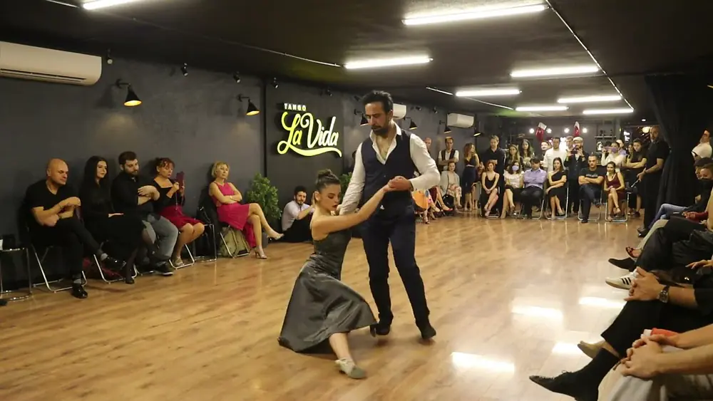 Video thumbnail for Akın Gökkaya & Dilan Yılmaz 4/4 Carlos Di Sarli - Esta Noche De Luna Tango La Vida Golden Nights