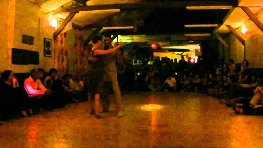 Video thumbnail for Enzo Hoces et Aurore Chadoin - Tango 4/4 - Paris 16 Octobre 2010
