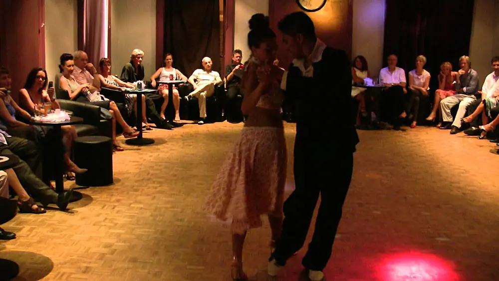 Video thumbnail for Diego Romero et Ainara Orillo dansent le tango