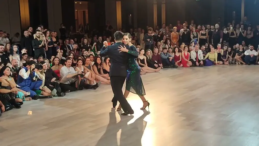 Video thumbnail for Sebastian Achaval & Roxana Suarez. Spellbinding Tango (1/4) - Lloran las Campanas by Carlos Di Sarli