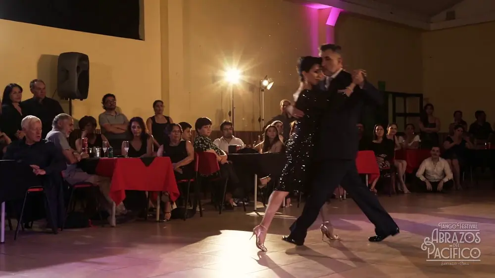 Video thumbnail for Paulina Cazabon y José Luis González, Festival Abrazos del Pacifico. Tango 2