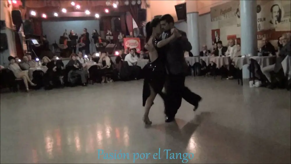 Video thumbnail for JIMENA HOEFFNER y FERNANDO CARRASCO Bailando el Tango LOCA en FLOREAL MILONGA
