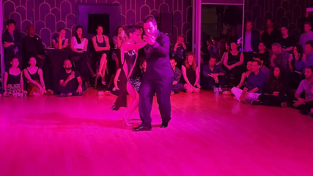 Video thumbnail for Argentine tango: Jonathan Saavedra & Clarisa Aragon -  Porque regresas tú