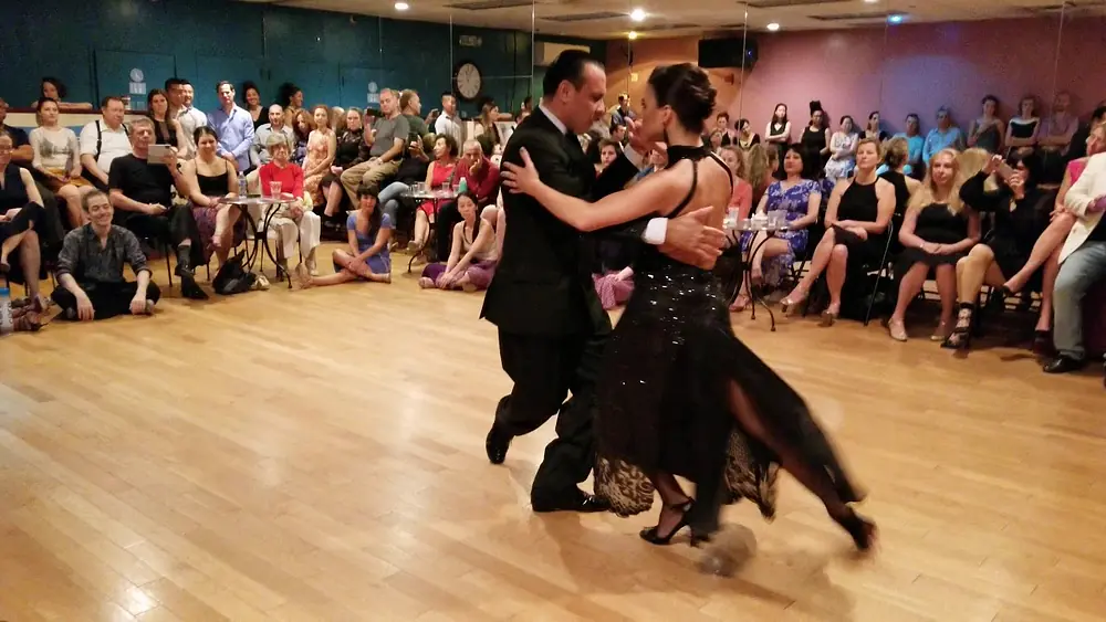 Video thumbnail for Argentine tango: Andrés Bravo & Sarita Apel - El Adiós