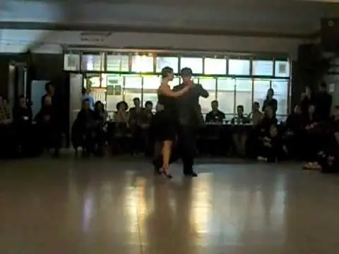 Video thumbnail for Fausto Carpino y Veronica Toumanova bailando un tango en Villa Malcom (Buenos Aires)