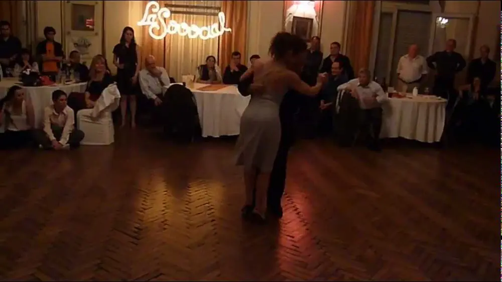 Video thumbnail for Orlando Céliz y Adriana Laplaca bailan en La Sooocial