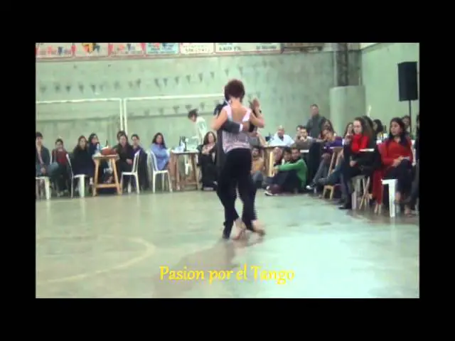 Video thumbnail for ALEJANDRA GUTTY y OCTAVIO FERNANDEZ bailando el tango DE VUELTA AL BULIN en LA MILONGA DEL MORAN