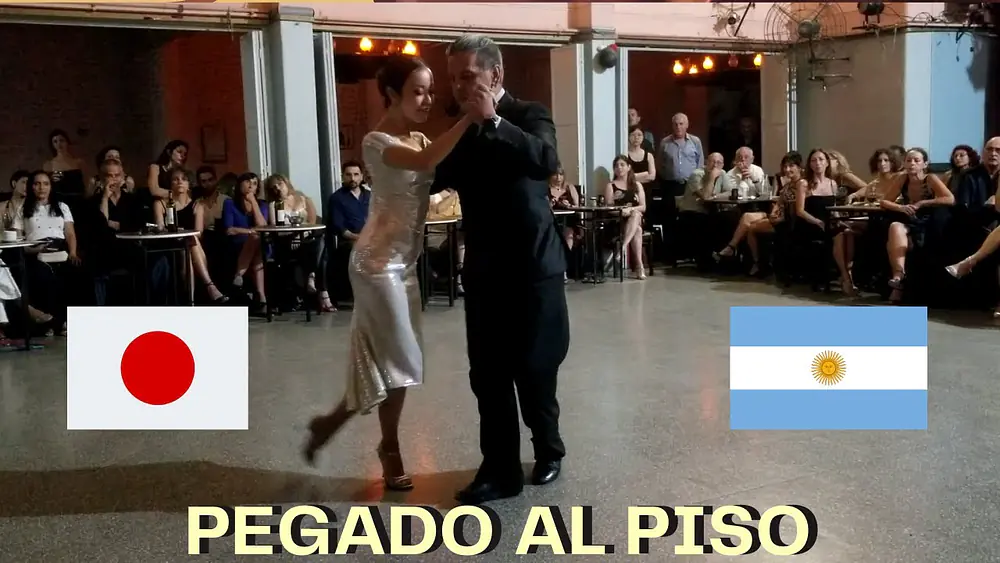 Video thumbnail for Tango pegado al piso. Nany Peralta Argentina, Yuka Robe Japon. La Chiflafa milonga