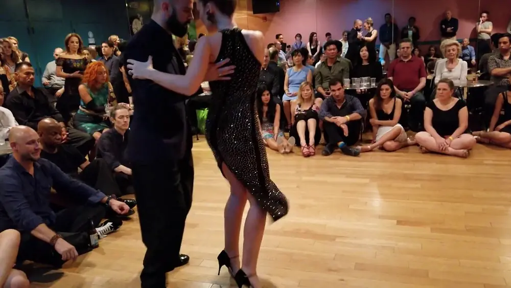 Video thumbnail for Argentine tango: Lorena Gonzalez Cattaneo & Gaston Camejo - Farol