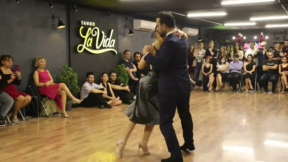 Video thumbnail for Akın Gökkaya & Dilan Yılmaz 1/4 Alberto Echagüe - Tu Amor Y Mi Amor Tango La Vida Golden Nights