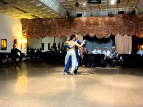 Video thumbnail for Juan Carlos Martinez y Nora Witanowski bailan en El Abrazo 2/4