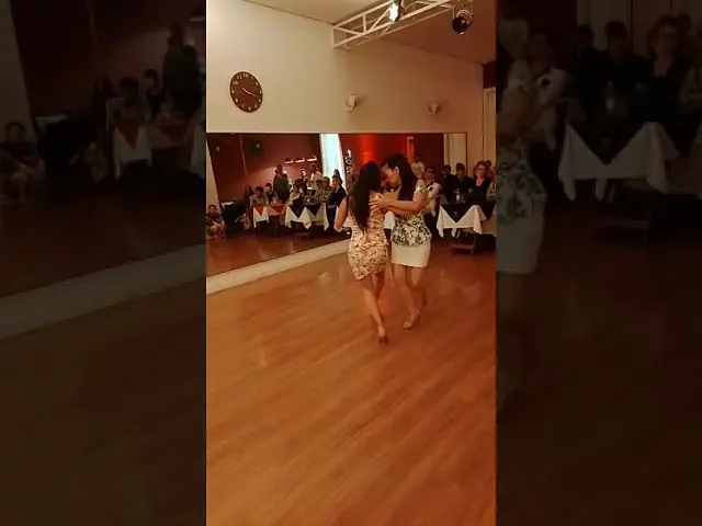 Video thumbnail for Gaby Mataloni & Luciana Mayumi bailando na Milonga da Cía Lu Mayumi 1