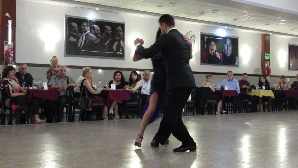 Video thumbnail for En Milonga "La Baldosa" bailan: Natalia Atepaeva y Ruslan Takhirov