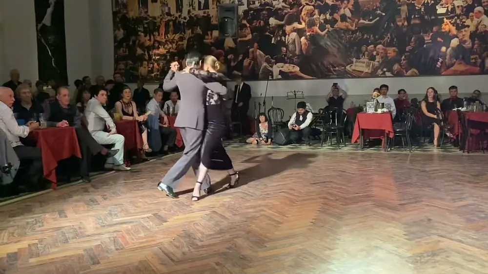Video thumbnail for Carla Rossi y Jose Luis Salvo bailan “Una Fija” - Carlos Di Sarli 21-09-2022 en Parakultural #tango