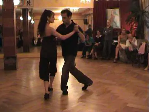 Video thumbnail for Tango Argentino práctica Karin Solana y Gustavo Vidal 12.08.2009