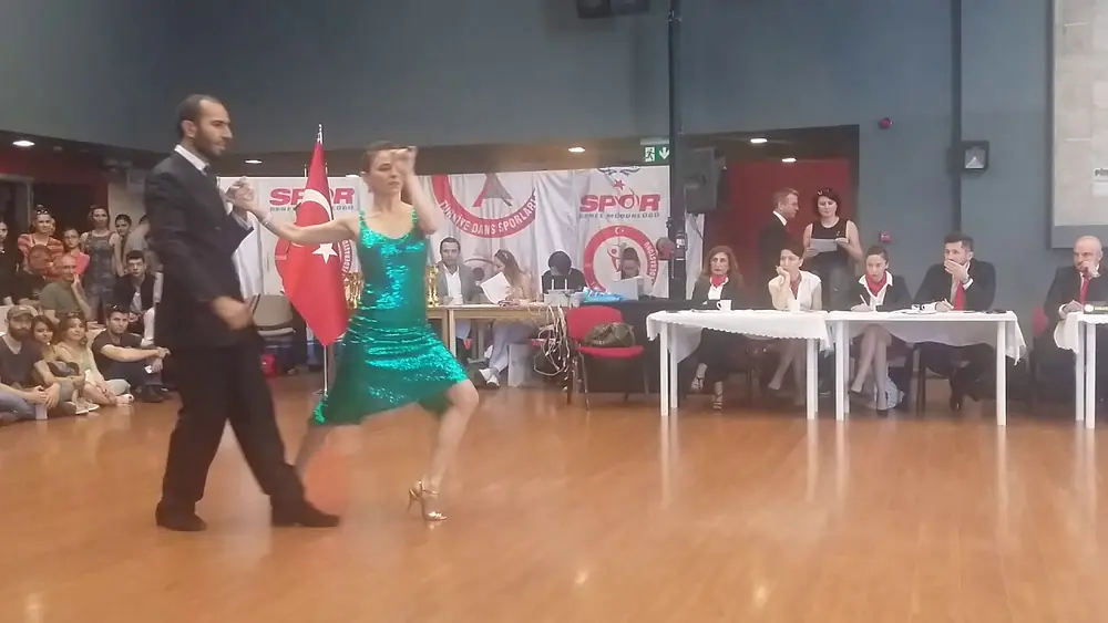 Video thumbnail for Gözde Nur Yüceer & Kadir Yüceer - TDSF Tango Şampiyonası / Escenario
