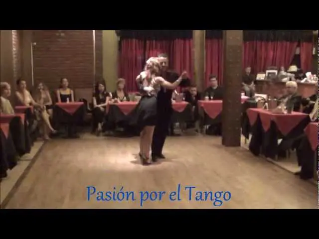 Video thumbnail for LAURA PELLEGRINO y FERNANDO GORDILLO bailando el tango NOCHE DE GARUFA en la MILONGA LAS MUSAS