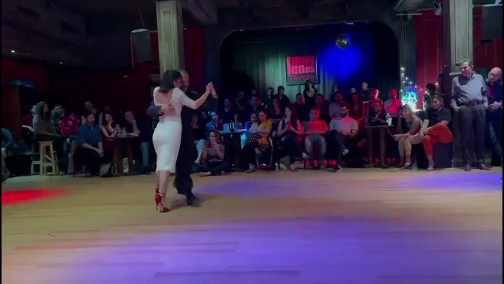 Video thumbnail for Frank Obregon y Majo Garces bailan Farabute en Muy Lunes Tango - Buenos Aires, Argentina