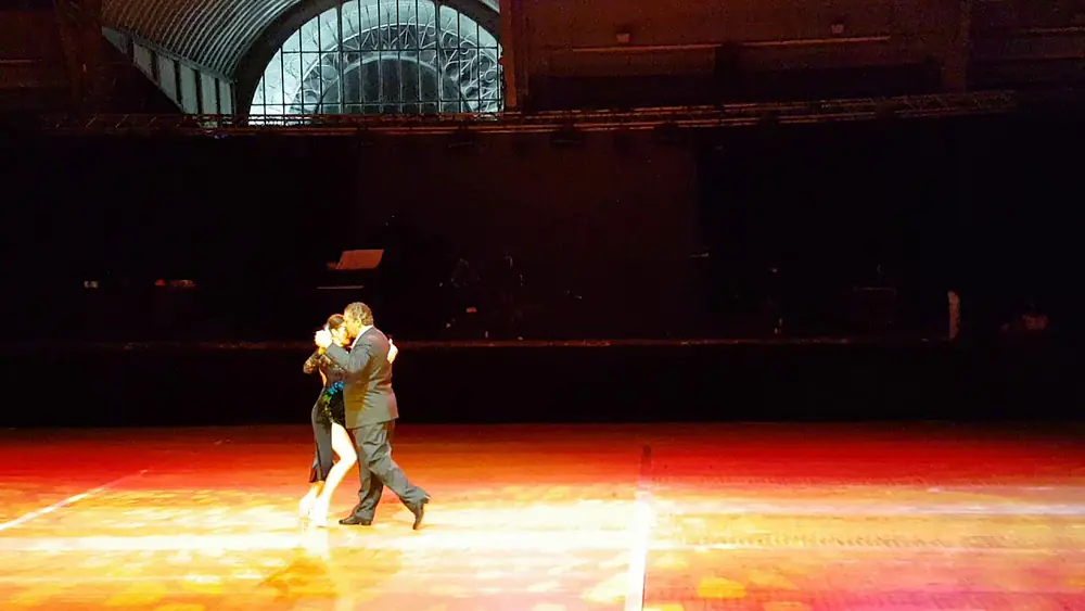Video thumbnail for Ricardo Calvo & Sandra Messina ❤ Tarbes en Tango 2018 - Soirée des Maestros - 11 couples