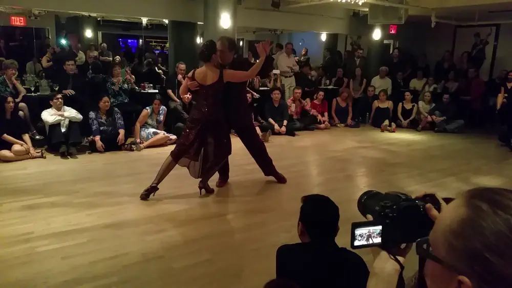 Video thumbnail for Argentine tango: Gustavo Naveira & Giselle Anne - MILONGA TRES
