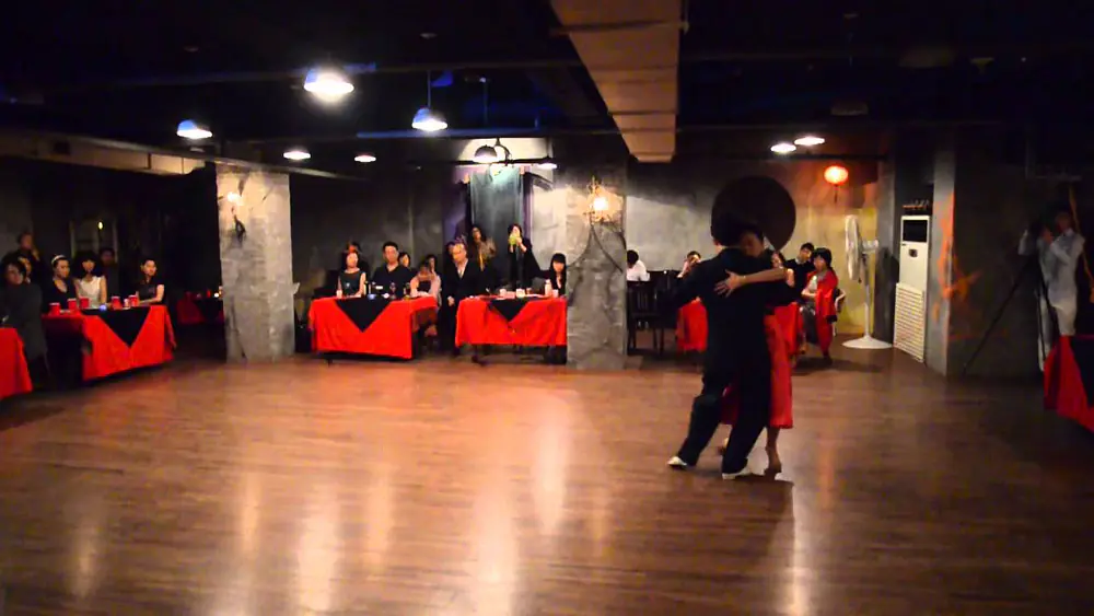 Video thumbnail for Leon Junseok Lee y Isabel Jinyoung Roh : Halloween Tango Party 1 : 31.Oct.2013 Seoul, Korea
