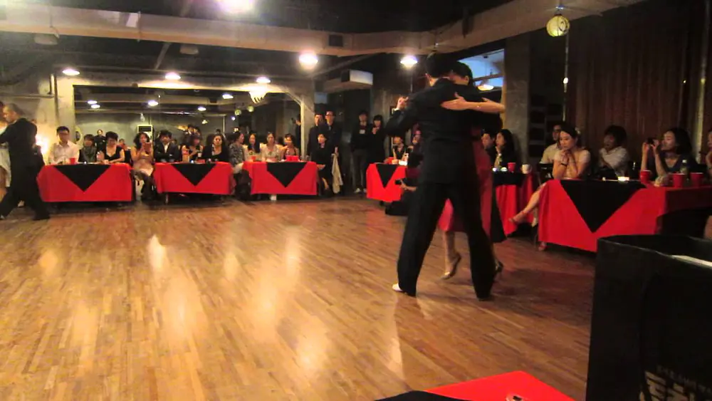 Video thumbnail for Leon Junseok Lee y Isabel Jinyoung Roh : Halloween Tango Party 3 : 31.Oct.2013 Seoul, Korea