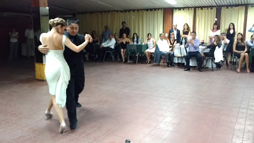 Video thumbnail for Noelia Hurtado y Carlitos Espinoza bailan "Cachirulo" Orq. Aníbal Troilo en Mendoza 2/4