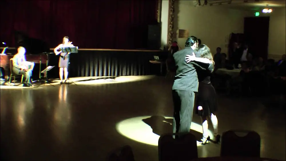 Video thumbnail for Cristian Sierra y Caelyn Casanova at Vecher Tango May 2, 2015