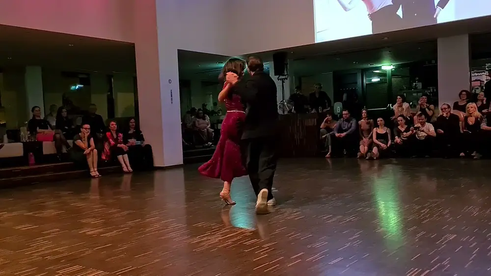 Video thumbnail for Sofia Saborido & Pablo Inza dancing Claudinette @Tangobar Vienna 3/4