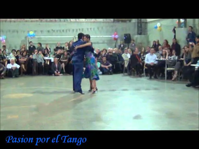Video thumbnail for Roxana Suarez y Sebastian Achaval bailando el Tango MALEZA  en  La milonga del Moran
