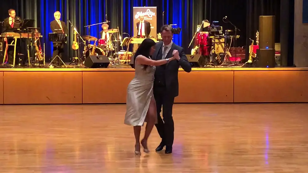 Video thumbnail for Kersten y Ruth bailan "Una Lagrimita" Tango Vals de Hector Varela