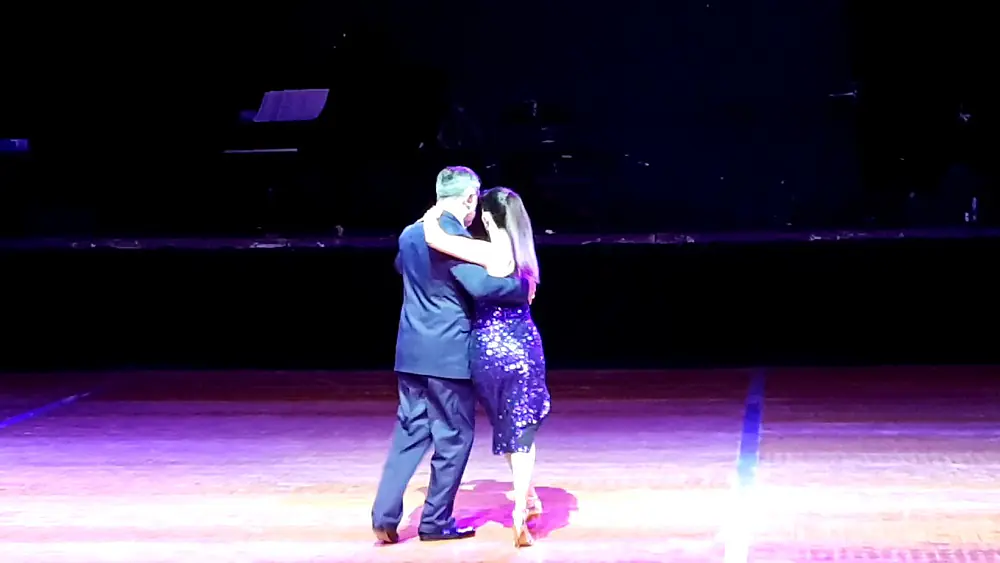 Video thumbnail for José Luis González & Paulina Cazabón ❤ Tarbes en Tango 2018 - Soirée des Maestros