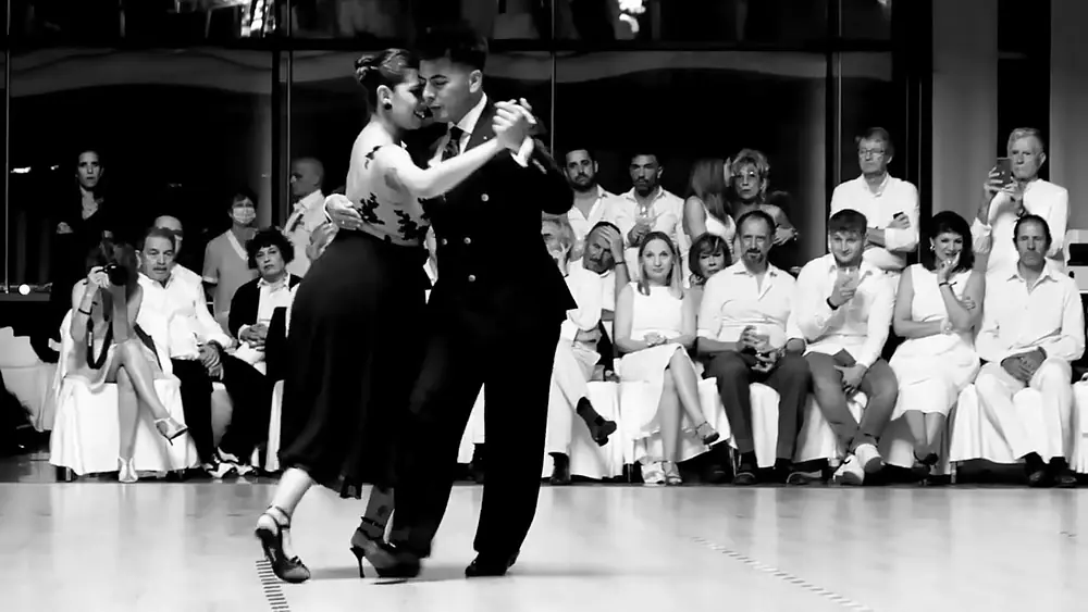 Video thumbnail for Sebastián Achával & Roxana Suárez dance Carlos Di Sarli's Yo soy de San Telmo