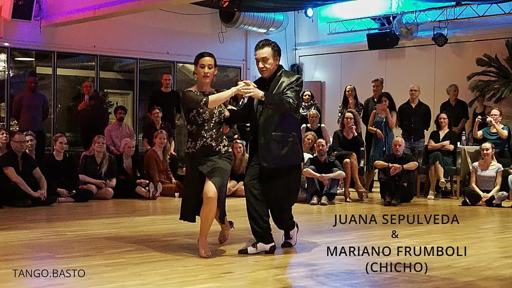 Video thumbnail for Juana Sepulveda & Mariano Chicho Frumboli - 2-6 - Milonga Grammofon - 2022.02.12