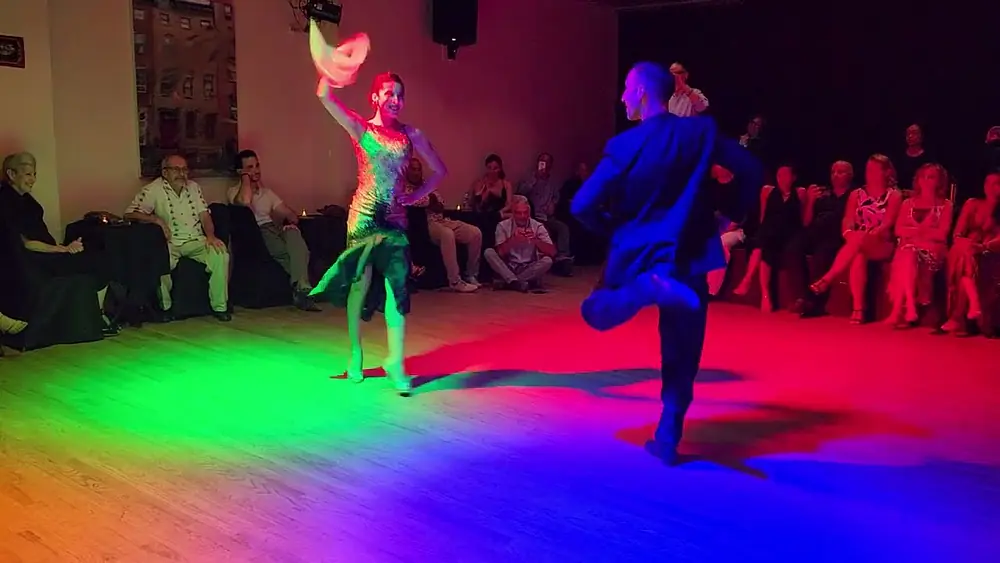 Video thumbnail for Argentine folkloric dance - Zamba: Yesica Esquivel & Ariel Leguizamon - Rihurimusqa