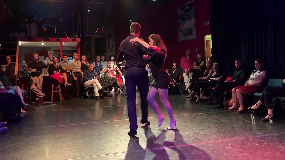 Video thumbnail for Ruth y Kersten bailan in Tango „Cascabelito“ de O. Pugliese