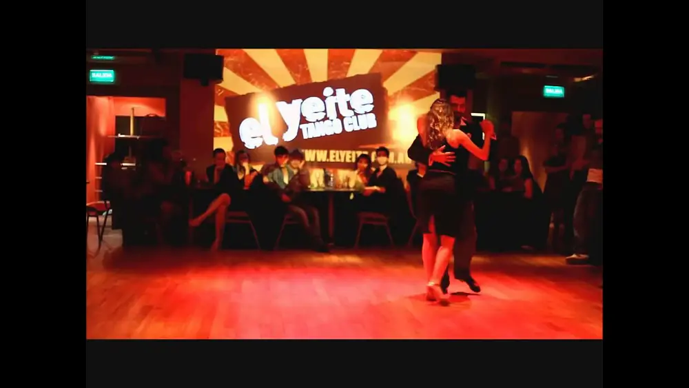 Video thumbnail for Andrés Molina & Natacha Lockwood @ El Yeite Tango Club  "Saca chispas"