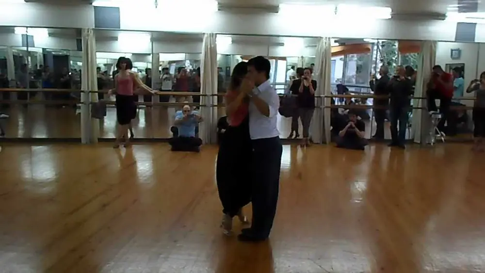 Video thumbnail for Clase de tango salon con Sebastian Achaval y Roxana Suarez en Atenas 7/4/2013