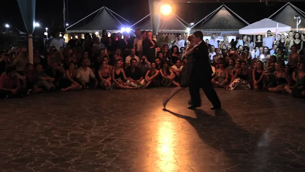 Video thumbnail for Noelia Hurtado e Carlitos Espinoza - Catania Tango Festival 2015 (1/3)