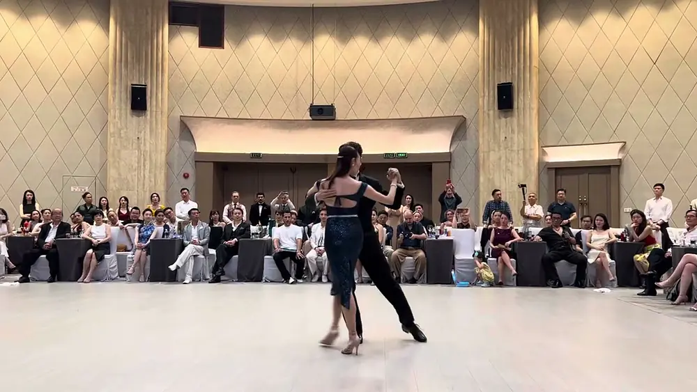 Video thumbnail for Geff Kim y Hoi Shan Leung’s 1st tango performance at the Shanghai Tango Festival 202307.