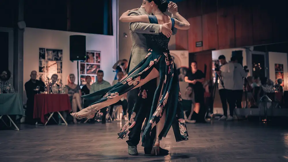 Video thumbnail for Joanna Jabłońska & Piotr Bochiński - "Novia provinciana" Carlos Di Sarli | May Tango Festival 2023