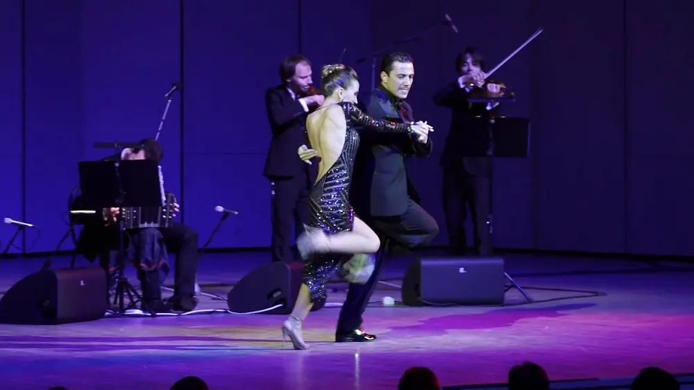 Video thumbnail for Este es el Rey. Solo tango orquesta & Lautaro Greco. Леандро Оливер и Лайла Резк.