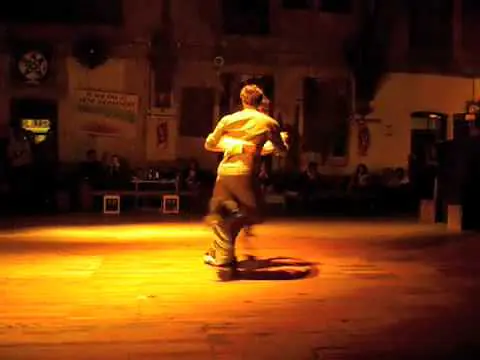 Video thumbnail for Dominic Bridge & Fausto Carpino bailando Tango en La Catedral (Buenos Aires)