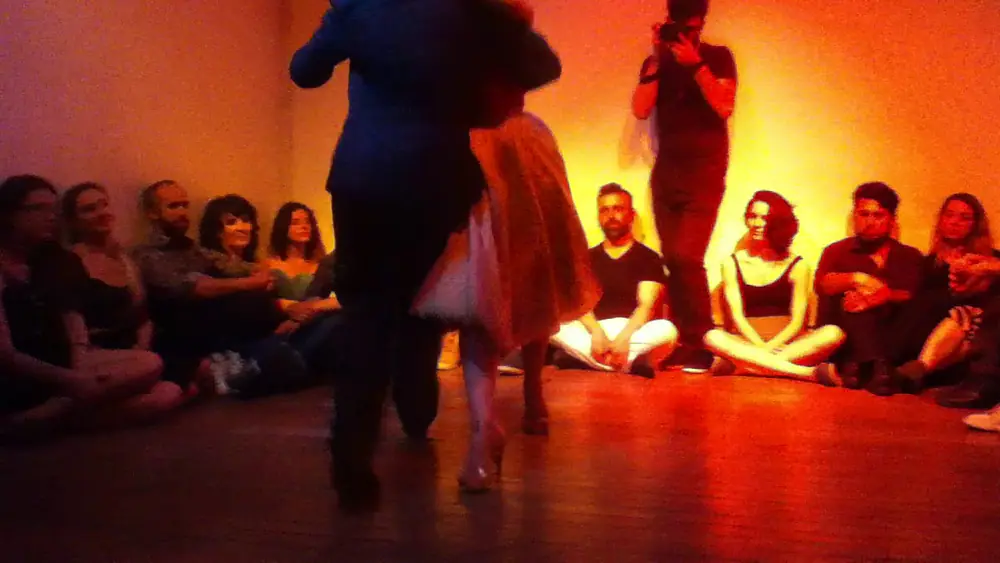 Video thumbnail for Carolina Couto Tango y Emanuel Ledesma bailan en el Centro Cultural El Batacazo (3 de 4)