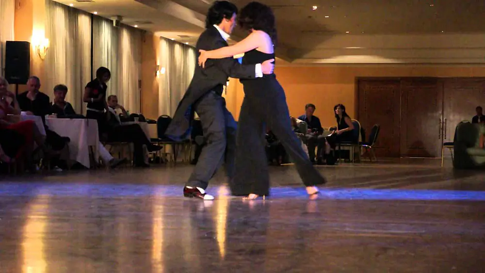 Video thumbnail for Esteban Cortez y Evelyn Rivera - Valzer - TangoCamp 2011 Italy