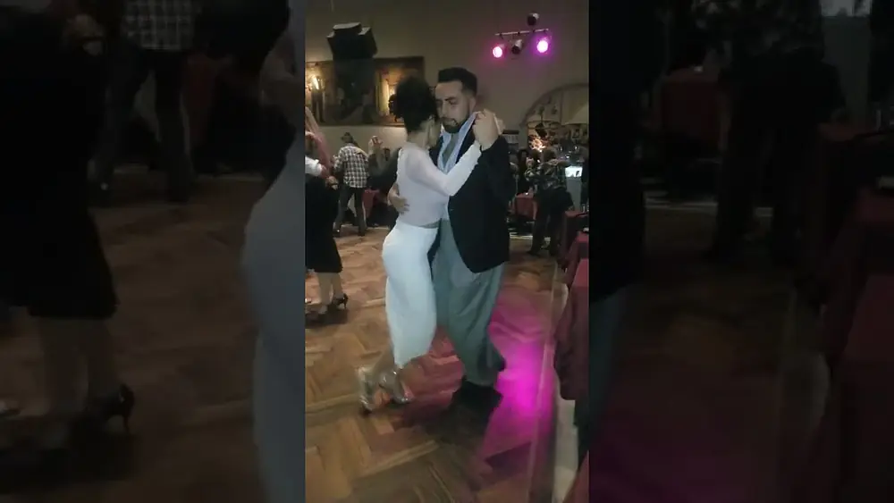 Video thumbnail for Jonathan Saavedra y Clarisa Aragon 2022 bailando tango en Salón Canning, milonga Parakultural