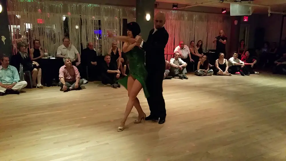 Video thumbnail for Argentine tango:Adriana Salgado & Orlando Reyes - Tango al reves